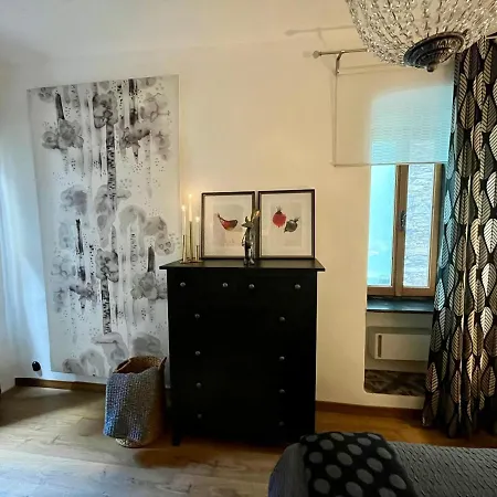 Casa Via Vezzargo 公寓 *