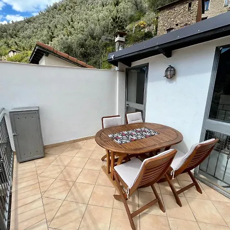 Casa Via Vezzargo バダルッコ