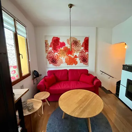 Casa Via Vezzargo بادالوكو