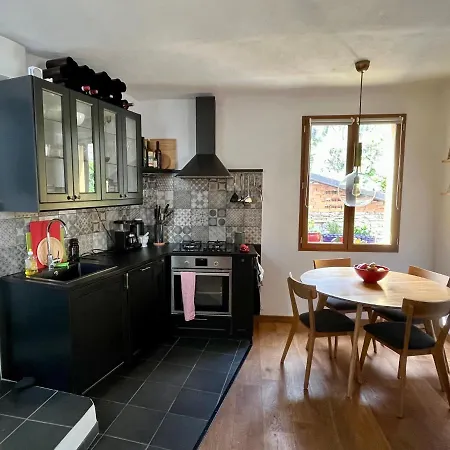 Casa Via Vezzargo バダルッコ