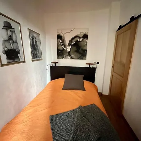 アパート Casa Via Vezzargo *